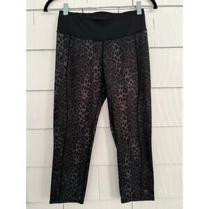 Betsy Johnson Performance Women’s Small Animal Print Capri Cropped Leggings Yoga